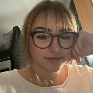 Meet your Posher, Elena